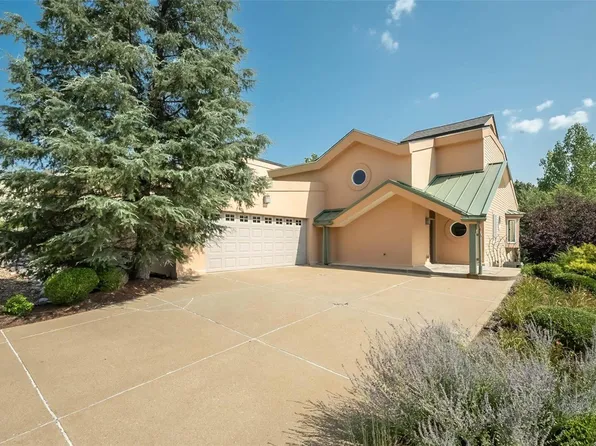 1528 Sommet Pl, Saint Louis, MO 63122