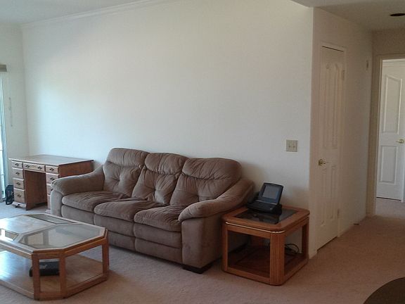 4th image of 14415 Benefit St APT 201