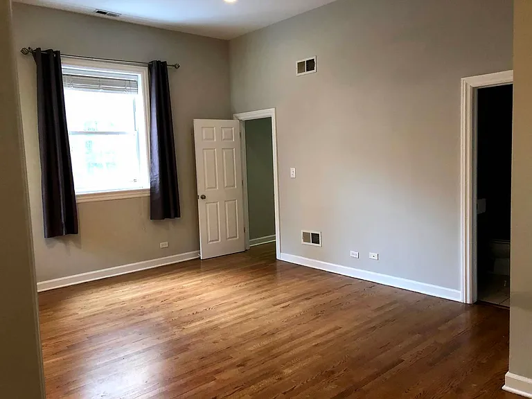 859 N Lasalle St #1 — Photo 9