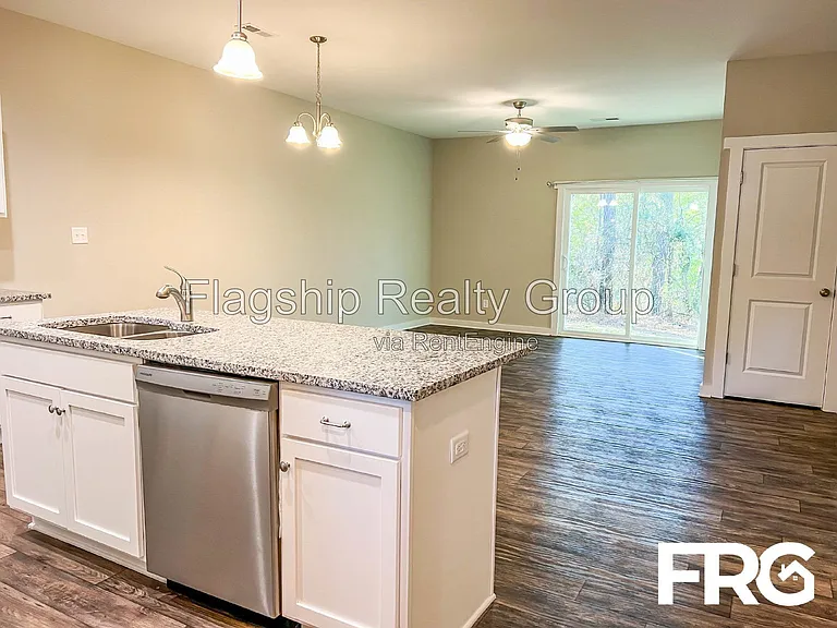 1501 S Taylor St — Photo 9