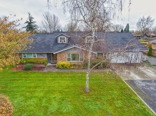 2085 S Peach St, Medford, OR 97501