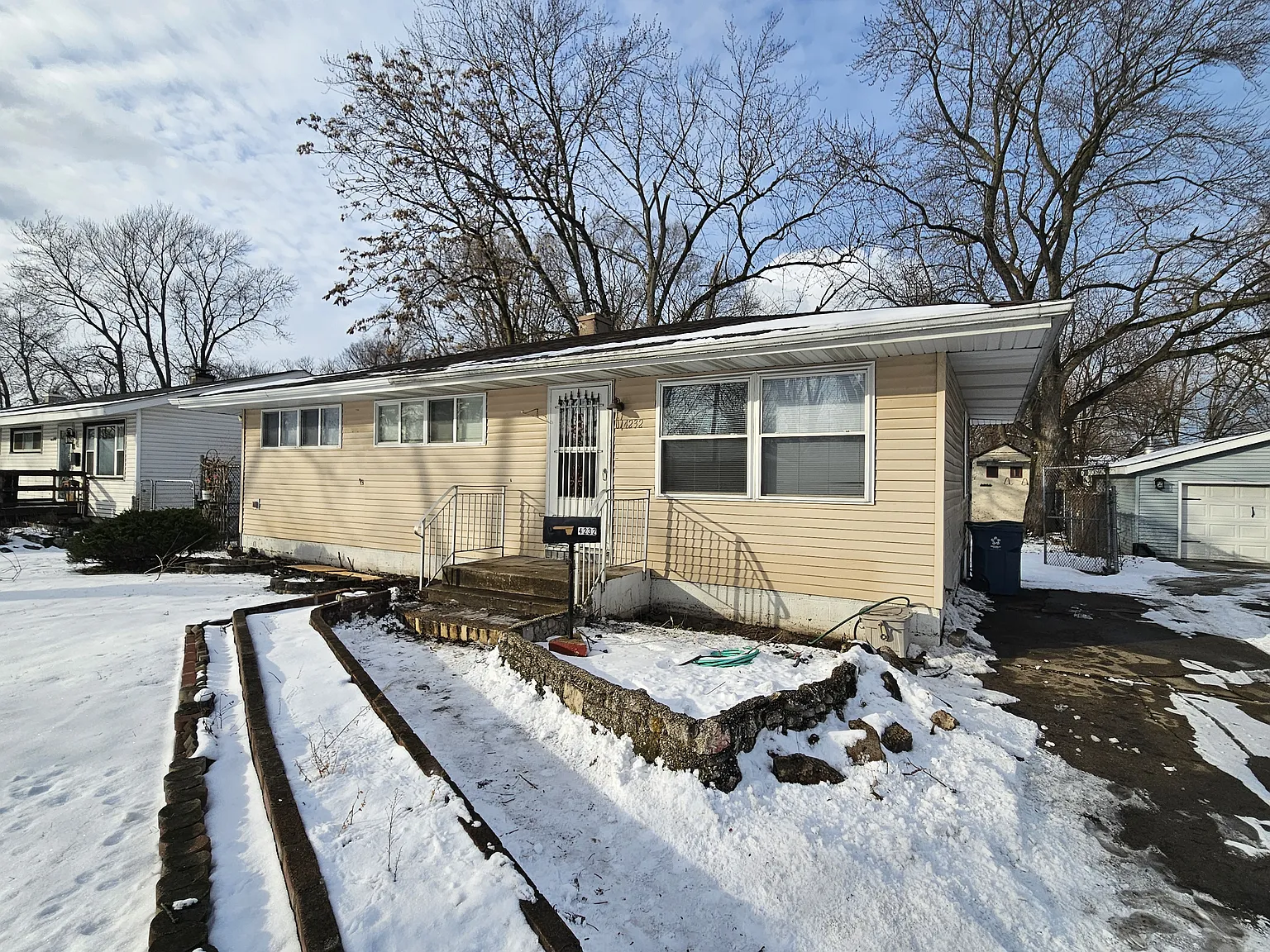 3 bed, 960 sqft, $1,500 — Photo 1