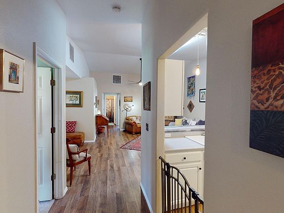 3rd image of 802 Riley Ln