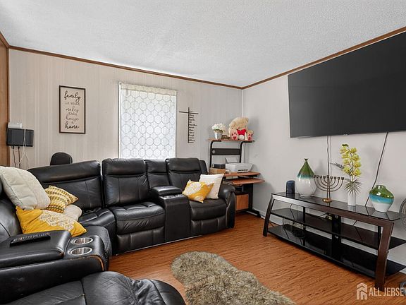 5th image of 6 Hayes Ct