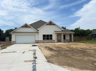 310 E Lloyd St, Krum, TX 76249