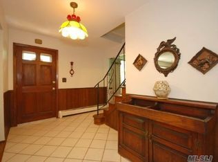 68 Woodlot Rd, Ridge, NY 11961