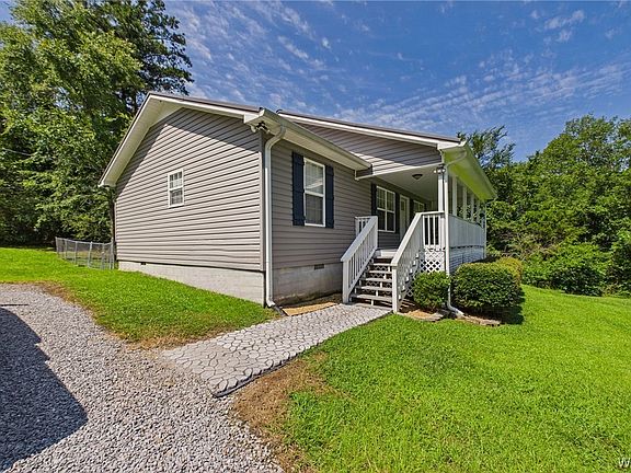 4th image of 16 Fieldcrest Dr