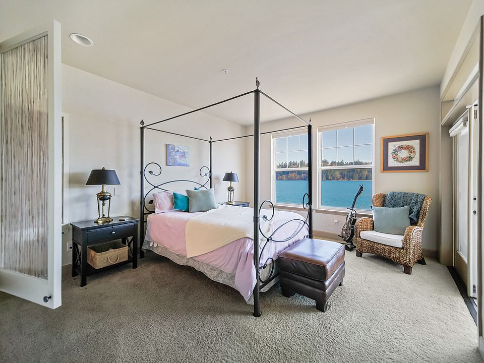 Your suite on the water features a queen bed, full bath with doors that open into the room, and french doors to access the sheltered deck. Private keypad locks on both interior and exterior doors. Extra large walk in closet. 400 sq feet in all.