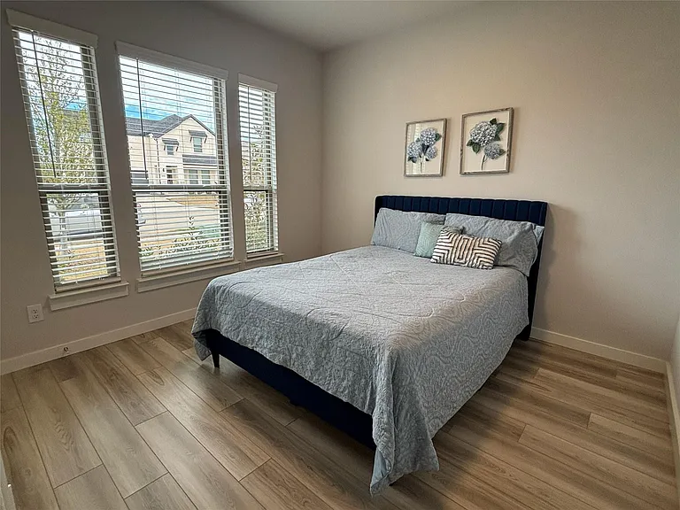 2029 Dovedale Dr — Photo 12
