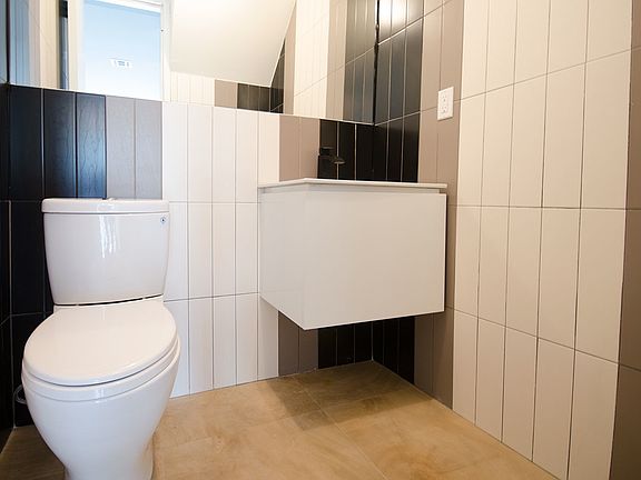 4th image of 854 Greene Ave #4