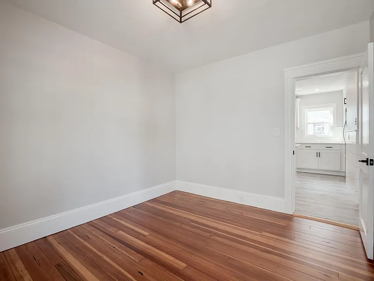 75 Calder St — Photo 11
