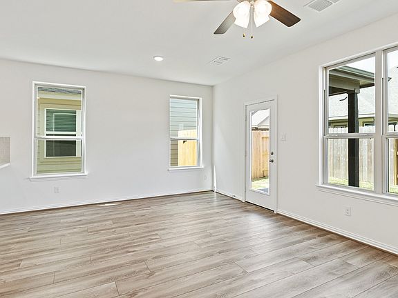 4th image of 2210 Villa Clara Dr