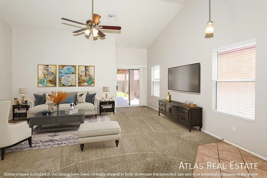 Amazing 3 Bedroom Rita Ranch Home! — Photo 4