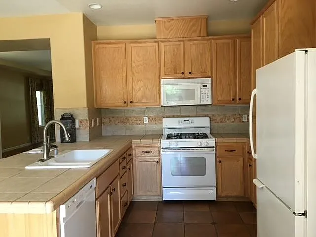604 Snapdragon Ct — Photo 9