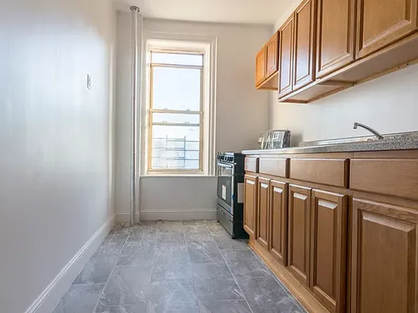 449 East 51st Street image 1 of 6