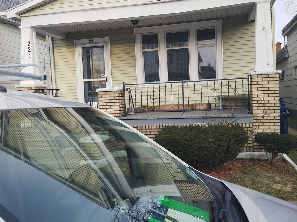 1st image of 221 Cable St Unit 1