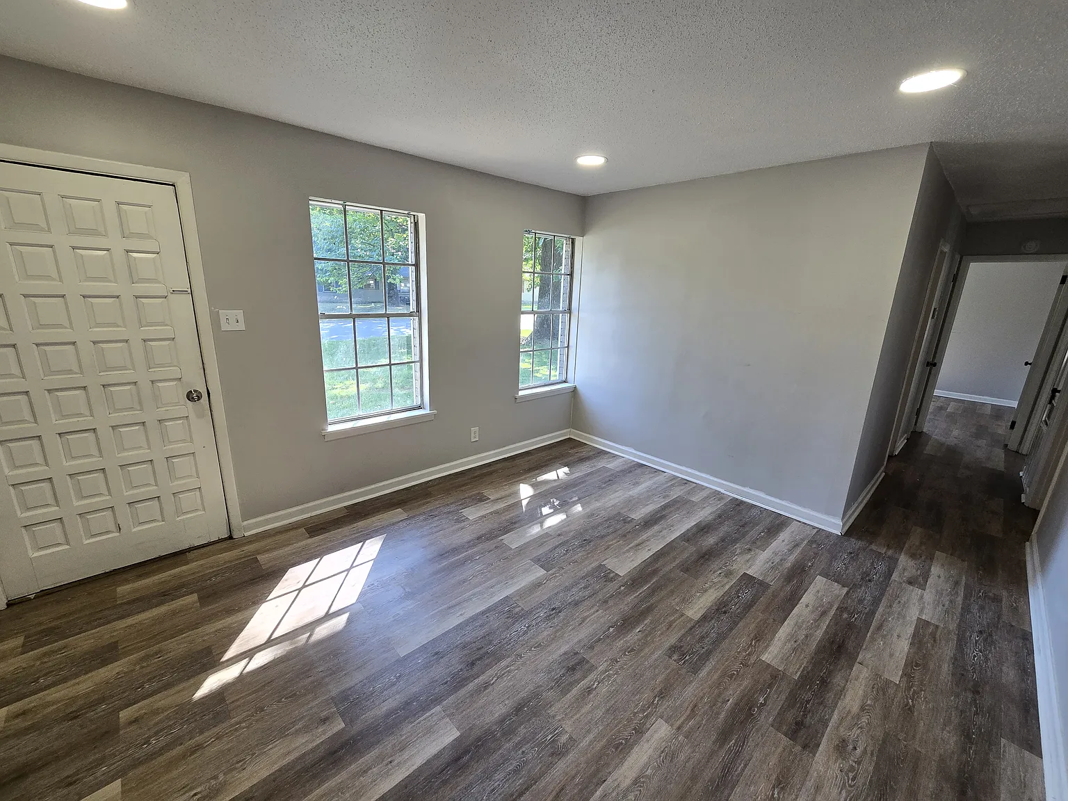 Bright and Charming 3-Bedroom 1-Bathroom Home — Photo 3