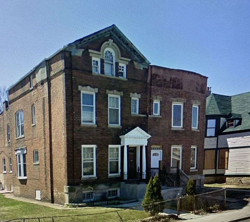 1st image of 1023 E 45th St