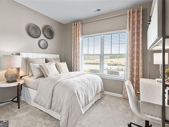 4th image of 111 Summerfield Place Dr