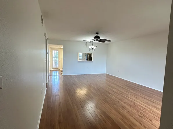 2531 Bayshore Gardens Pkwy APT 30, Bradenton, FL 34207