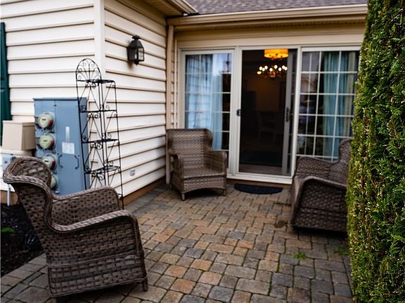 3rd image of 39 Village Ct