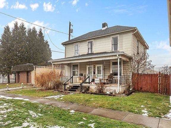 3rd image of 125 E Oregon Ave