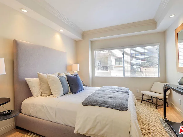 121 S Palm Dr #404A — Photo 18