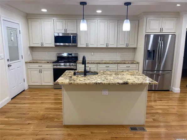 22 Parkdale Drive, North Babylon, NY 11703