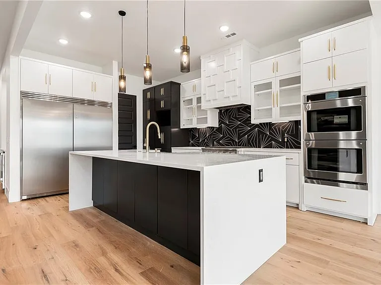 4413 S 88th St — Photo 22