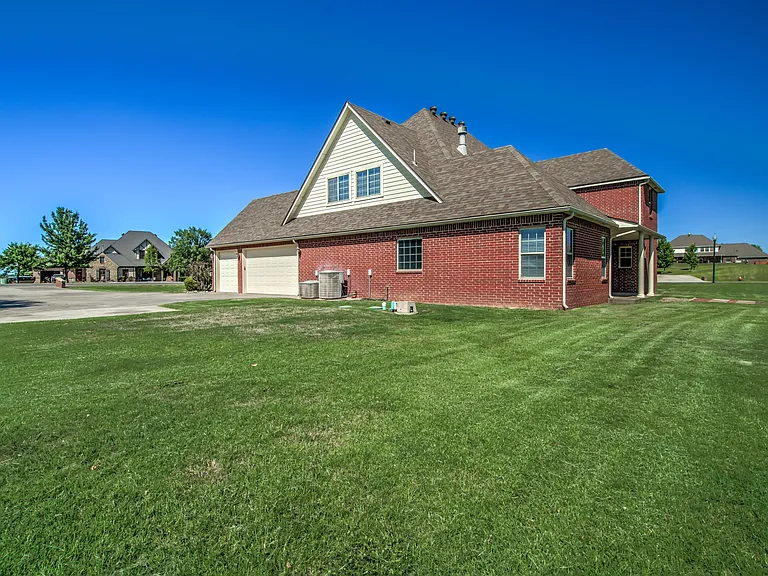 22525 Lindy Ter — Photo 98