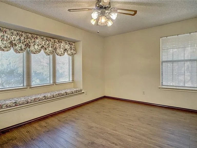 5705 Royal Club Dr — Photo 15