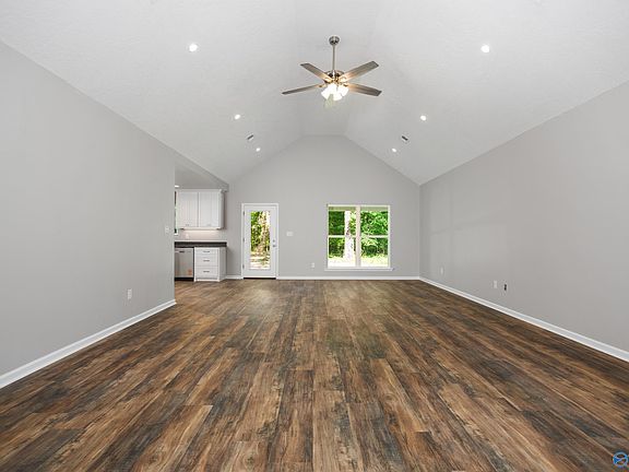 4th image of 407 N College St