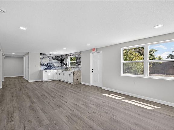 5th image of 6334 Congress St