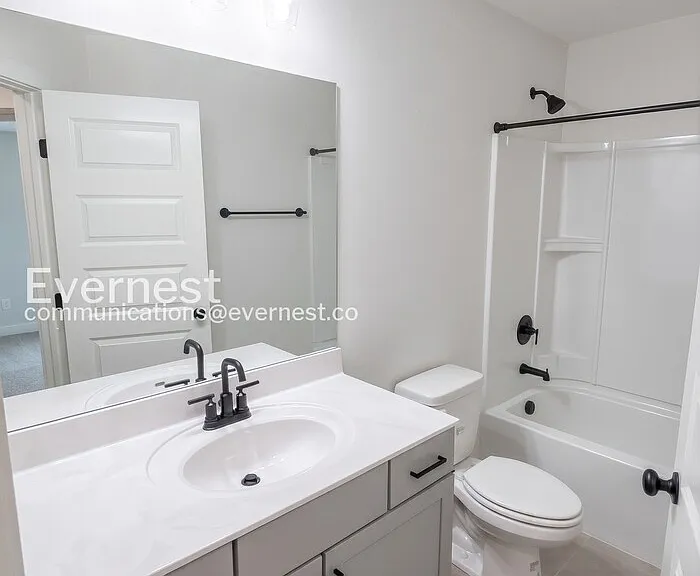 2433 E 17th St — Photo 13