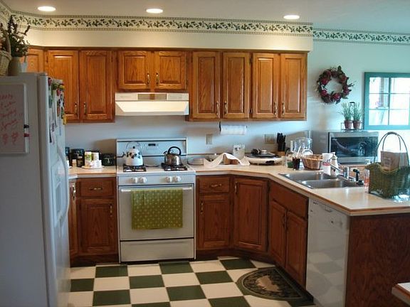 The spacious kitchen, including all appliances, adjoins a nice breakfast area.