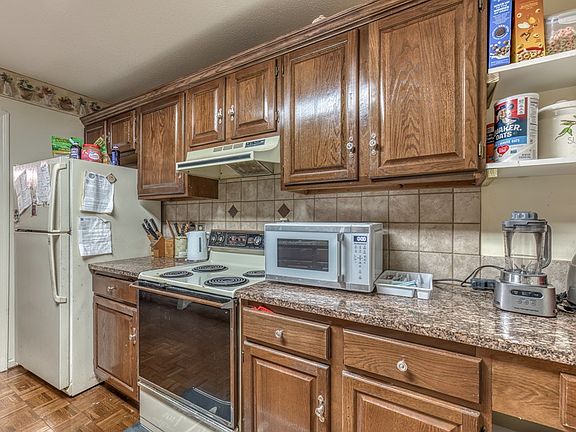 3rd image of 1181 Pebble Dr