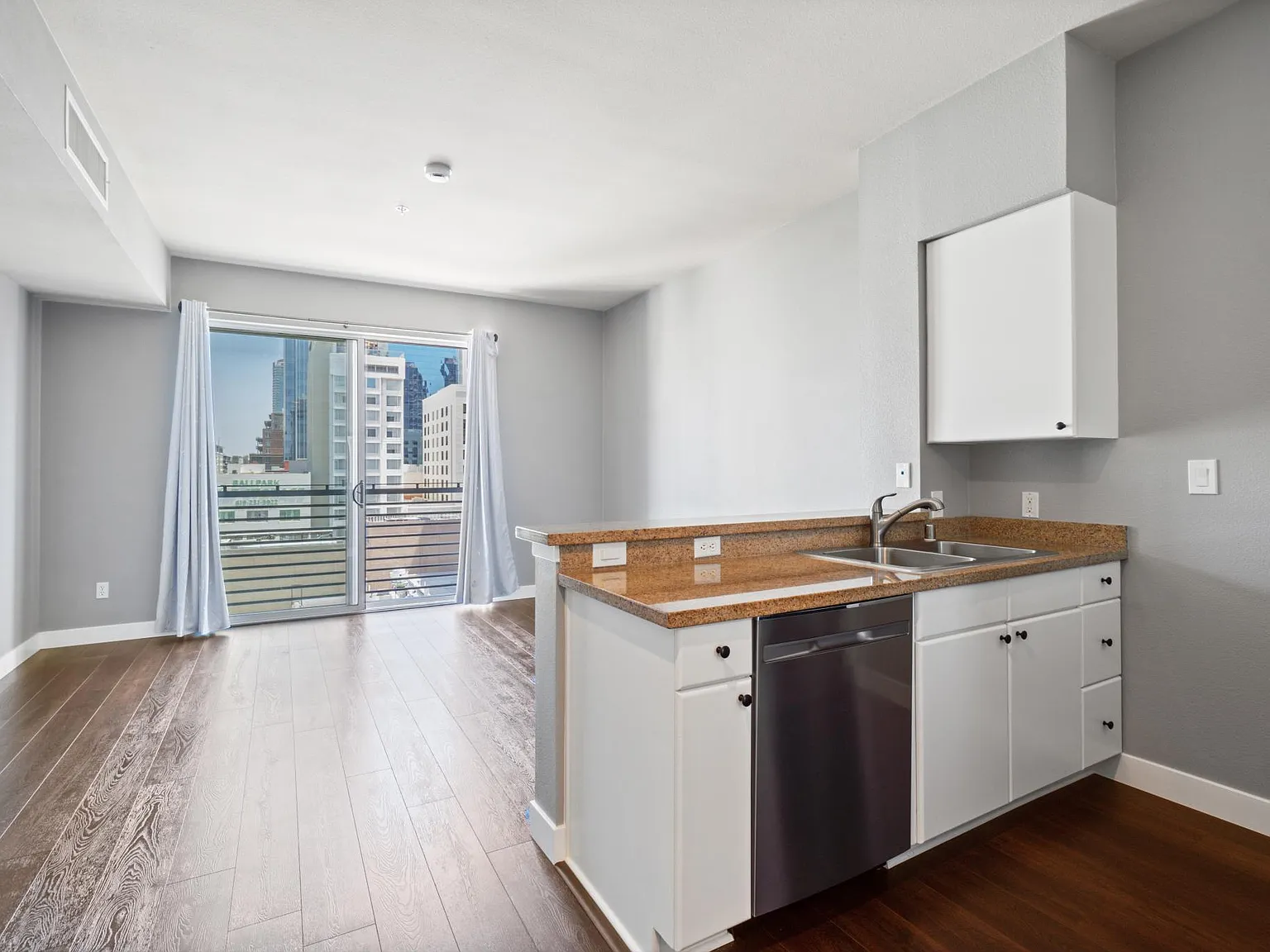 Studio, 483 sqft, $2,395 — Photo 4
