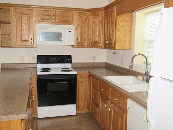 4th image of 48 1/2 Grant St #A