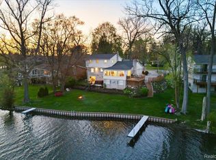1425 Shankin Dr, Wolverine Lake, MI