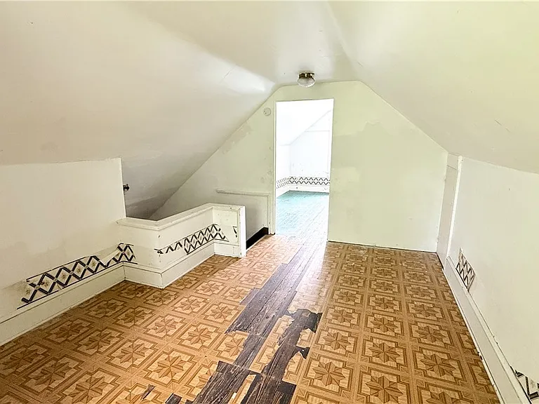987 Boone St — Photo 32