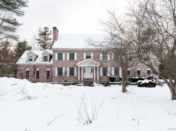 17 Stonegate Drive, Hyde Park, NY 12538