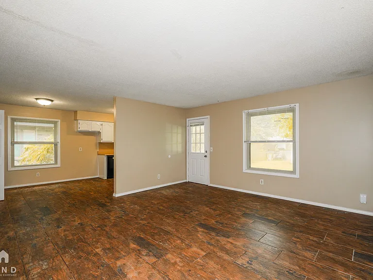 1206 W McGee St — Photo 5
