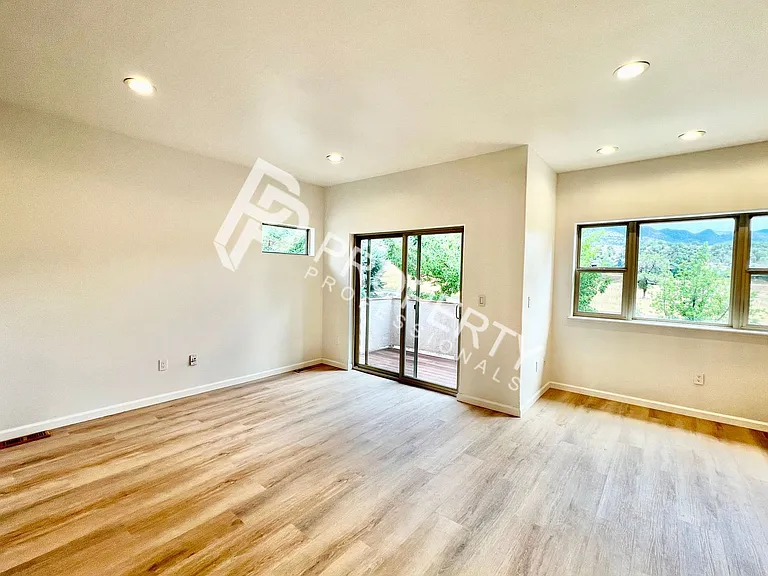 94 Castle Ridge Dr — Photo 4