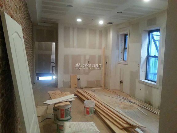 3rd image of 229 Bainbridge St APT 2