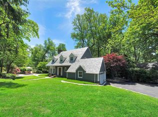 29 Ascot Ridge Rd, Great Neck, NY 11021