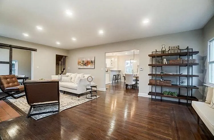 1803 Avonlea Ave — Photo 2
