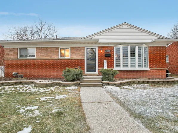 21808 Lakeshire St, Saint Clair Shores, MI 48081