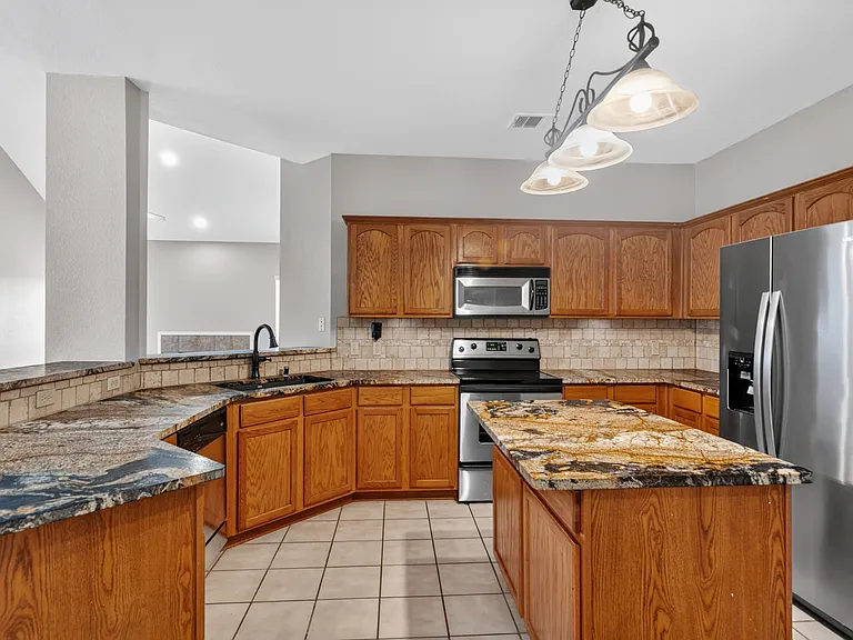 9787 Old Field Dr — Photo 4