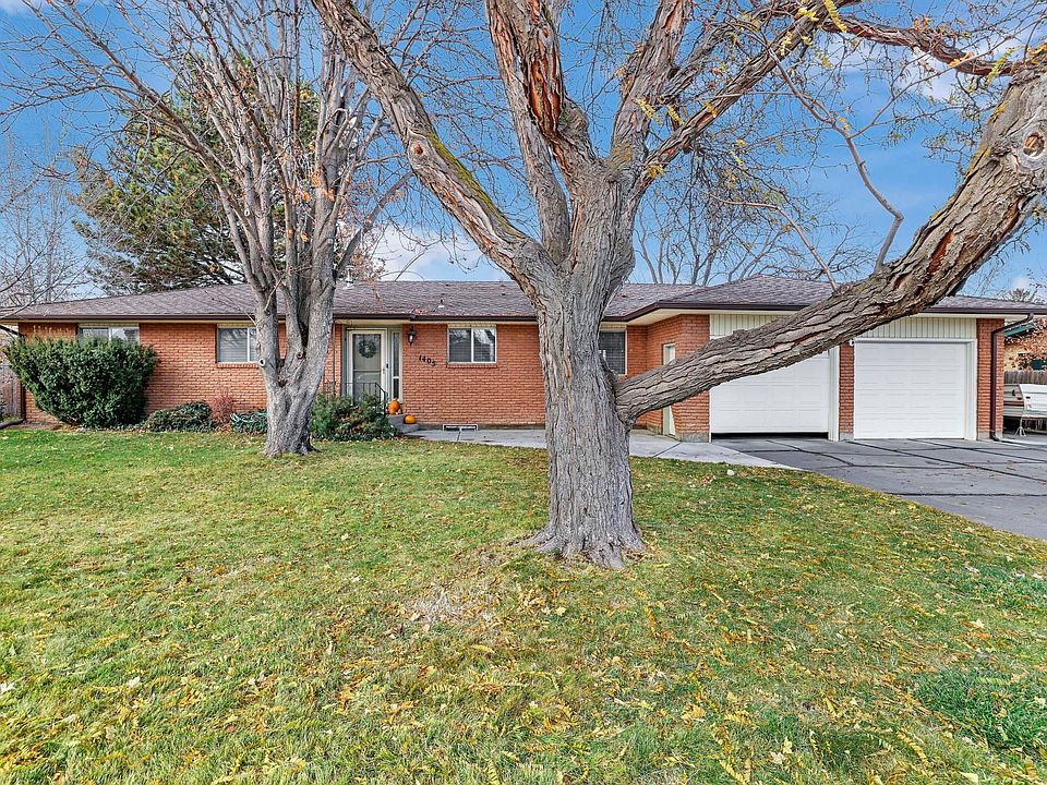 1st image of 1405 Holly Dr