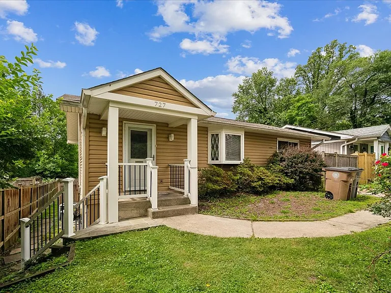 727 Grandin Ave — Photo 1